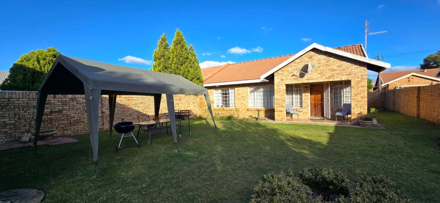 2 Bedroom Property for Sale in Flamwood North West